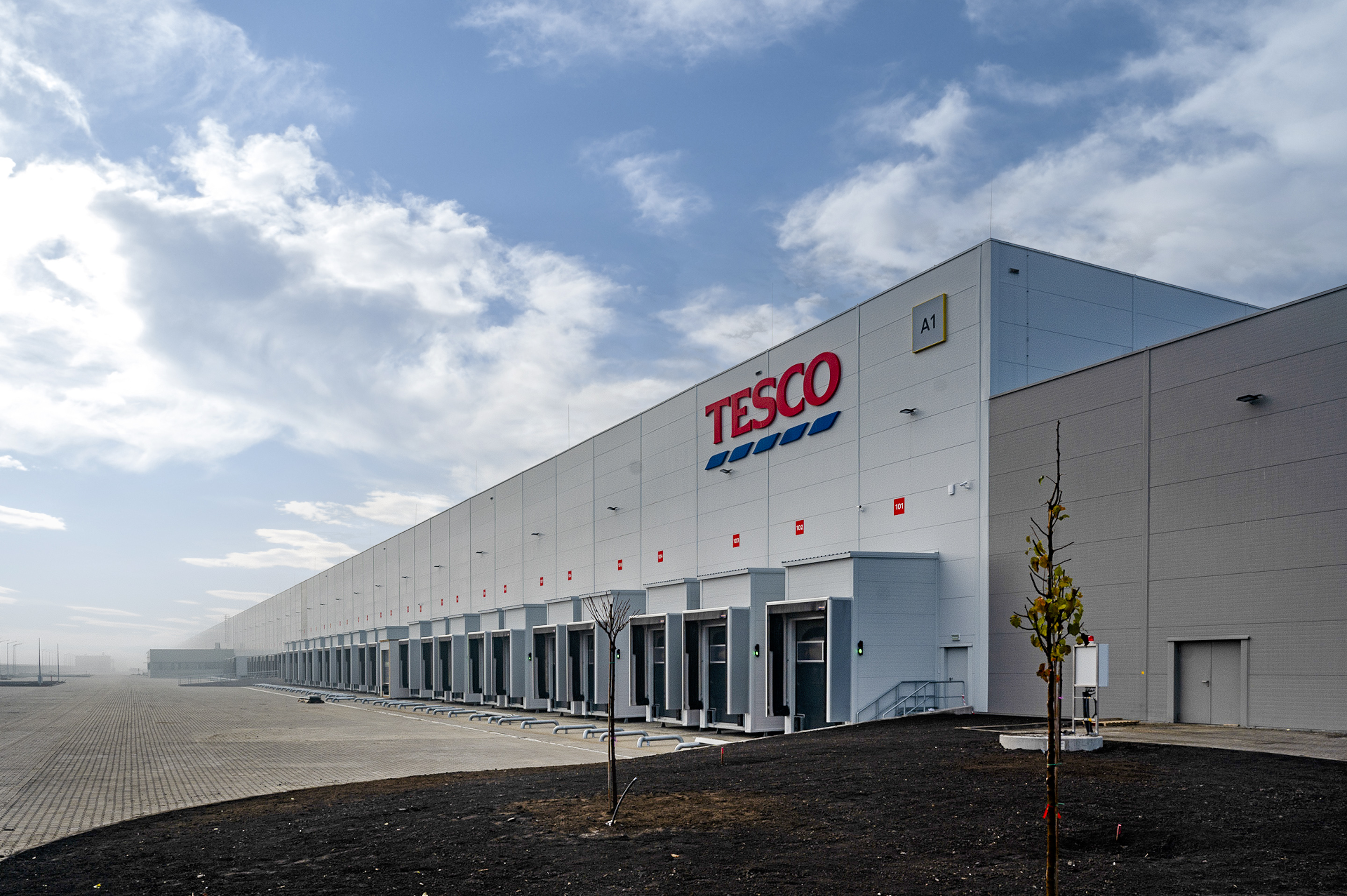 TESCO,  SZIGETSZENTMIKLÓS